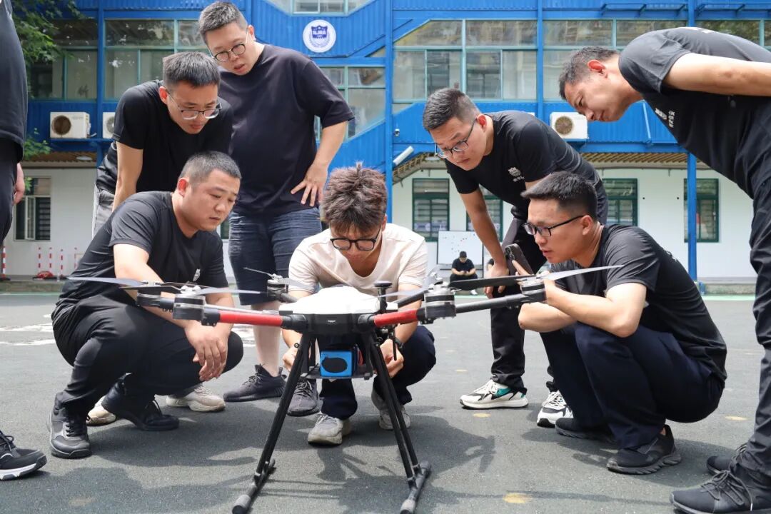 E:/25.12.10后 上传网站留存/【回首2025】南京保安“五新”答卷迎接“十五五”/回首2025照片/09.jpg09