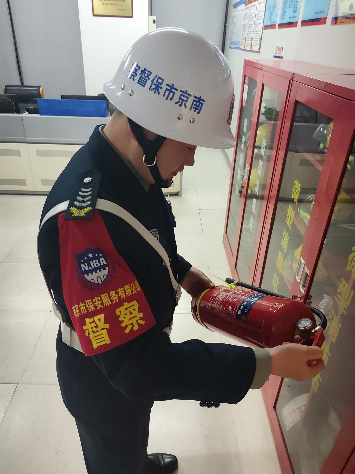 E:/25.12.10后 上传网站留存/筑牢安全防线 护航平安元旦——南京市保安服务有限公司召开元旦节前安全生产专题部署会议/87f74c7e78e540bcf927e43a9c9d5b5c.jpg87f74c7e78e540bcf927e43a9c9d5b5c