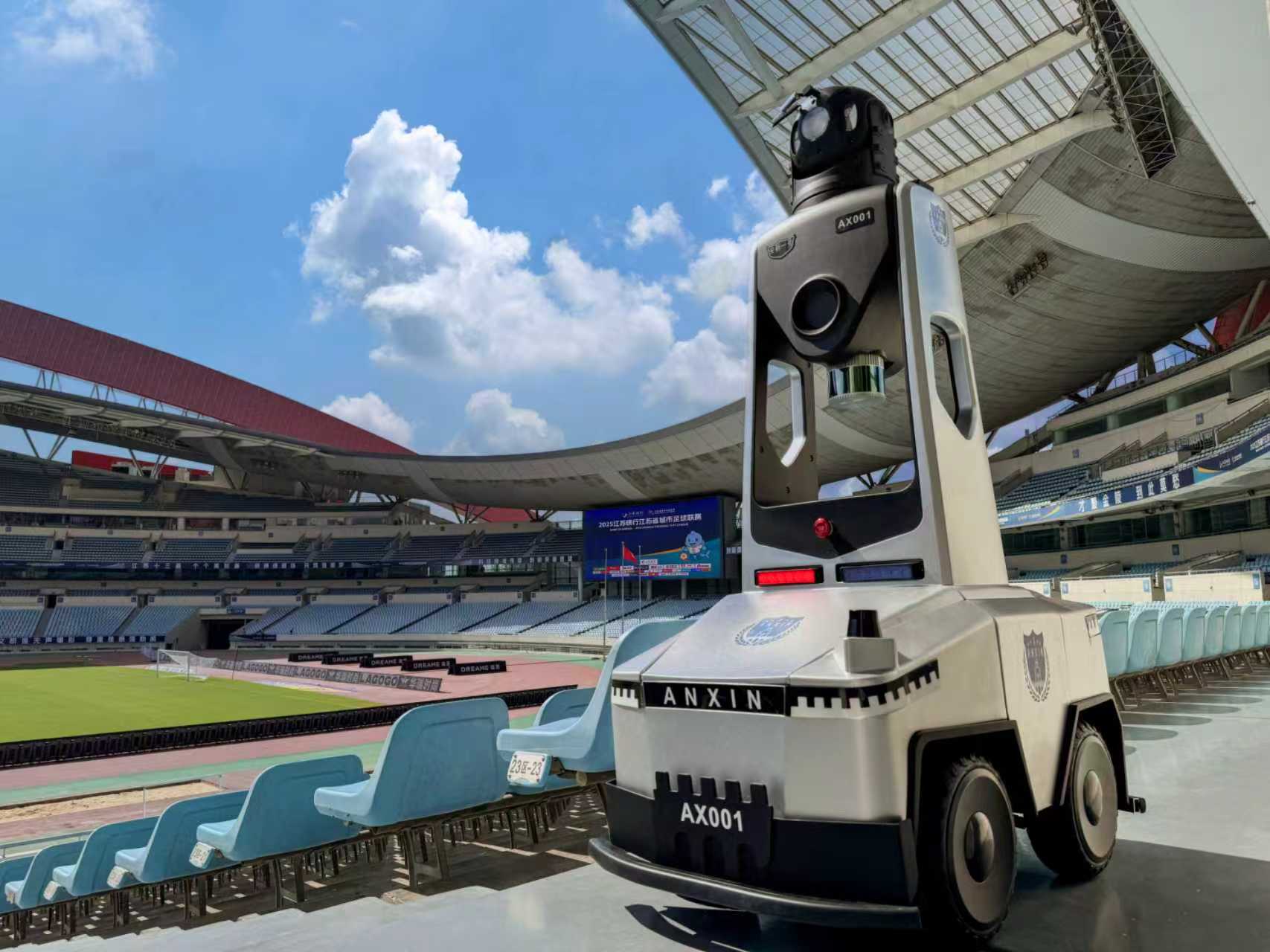 E:/25.12.10后 上传网站留存/【回首2025】南京保安“五新”答卷迎接“十五五”/回首2025照片/02.jpg02