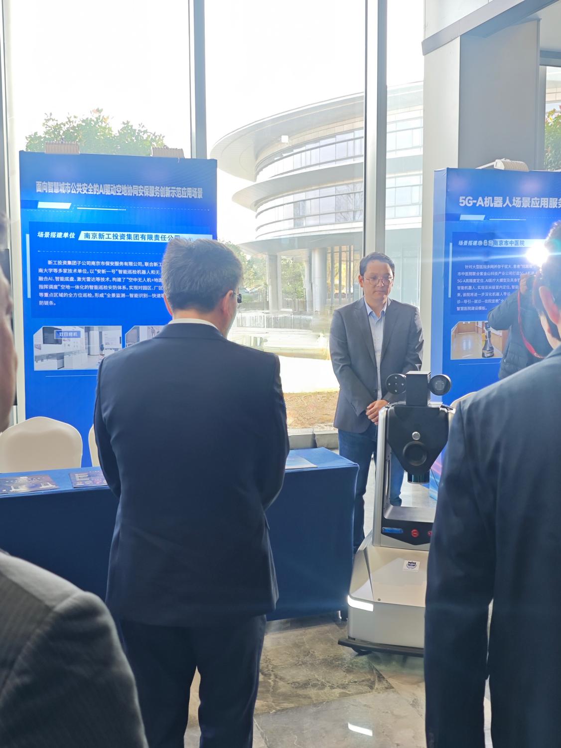 C:/Users/win11/Desktop/南京市保安服务有限公司参加2025场景创新发展大会 “安新一号”服务城市场景安保升级/照片/b316fa4580e93b3c294c52c040997b71.jpgb316fa4580e93b3c294c52c040997b71