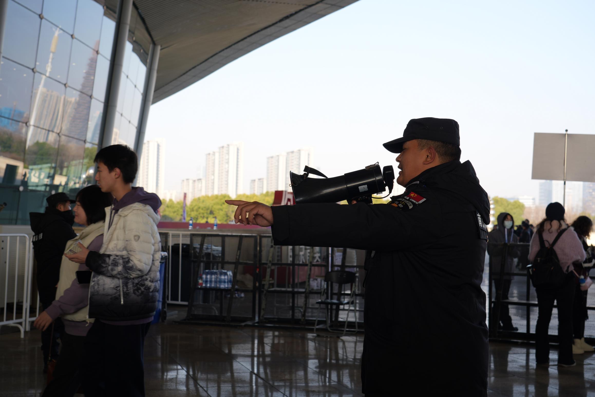 E:/25.12.10后 上传网站留存/“安保铁军、硬核保障”2025系列报道四十一——乒超巅峰对决耀金陵 南京市保硬核护航筑平安/DSC06342.JPGDSC06342